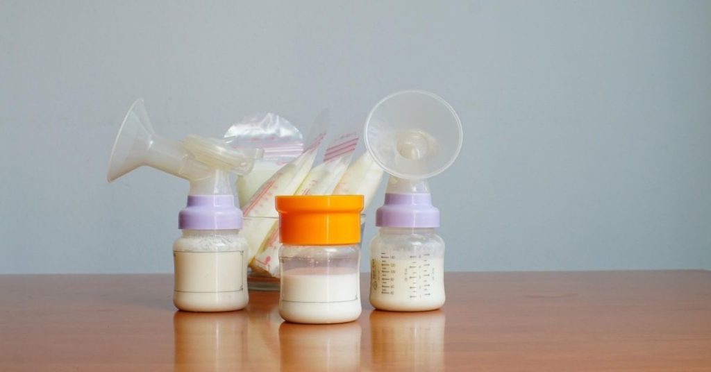 Discover the best breastfeeding ice pack, and great homemade alternatives, in this article