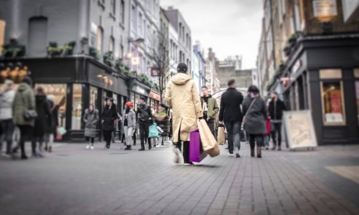 A Guide to Buying Ice Packs on the Best Shopping Streets of London