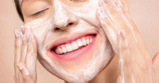 How does a warm compress help soothe different eye conditions?